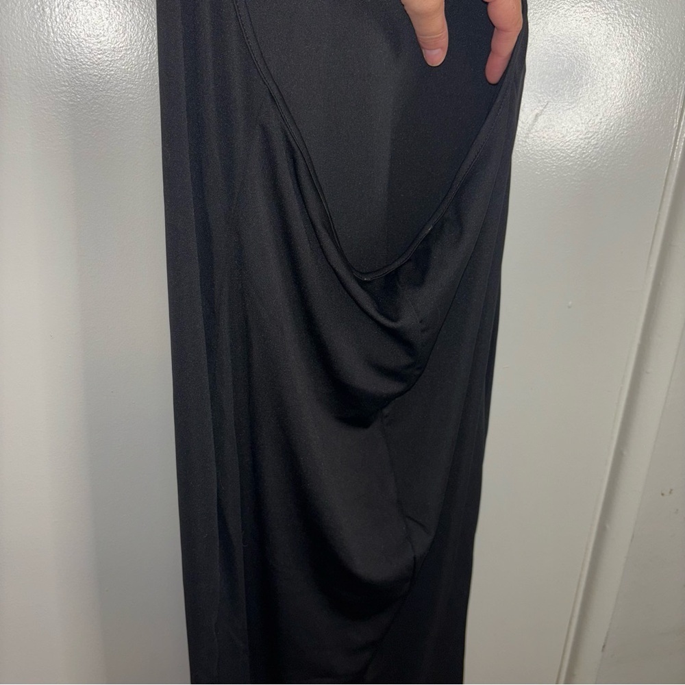 YOINS Black Pleated Halter Maxi Gown - Picture 5 of 9